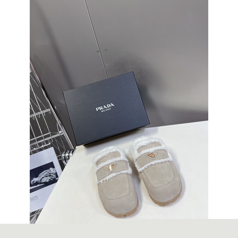 Pra*a slippers